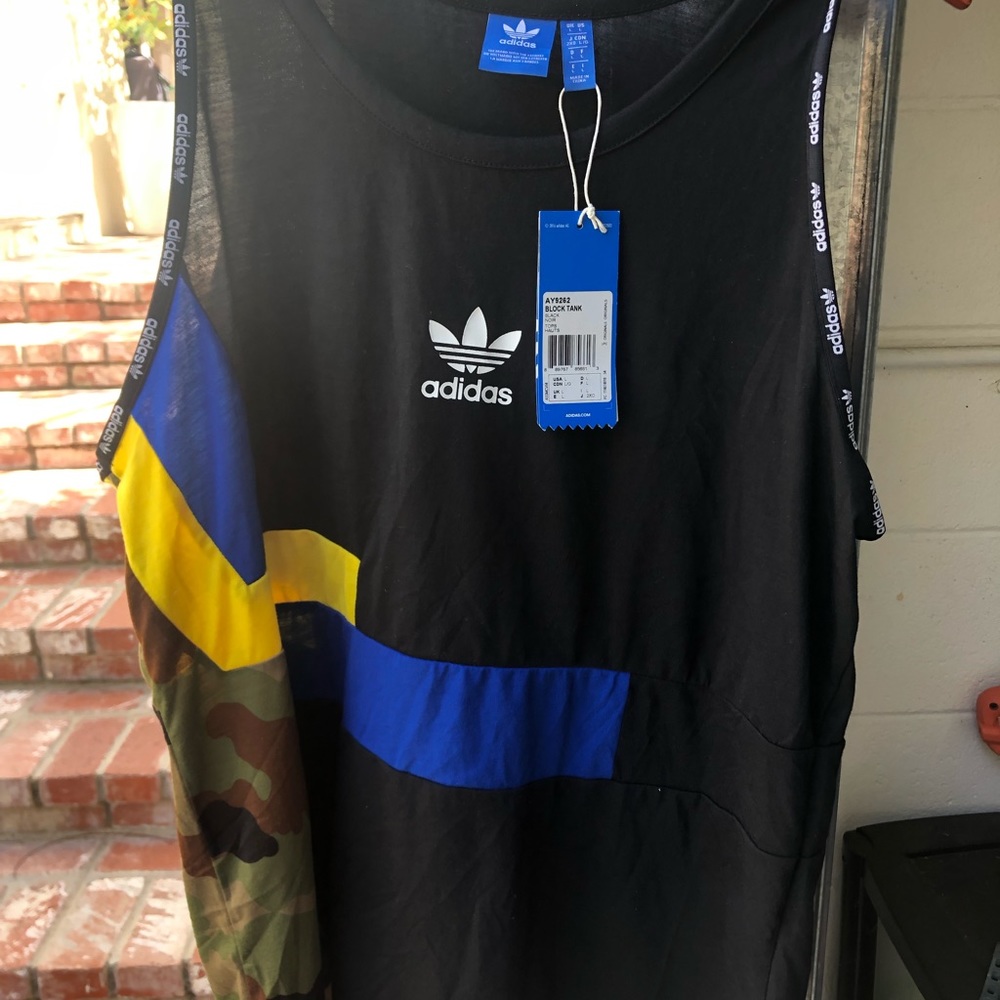 Men’s adidas block tank size L